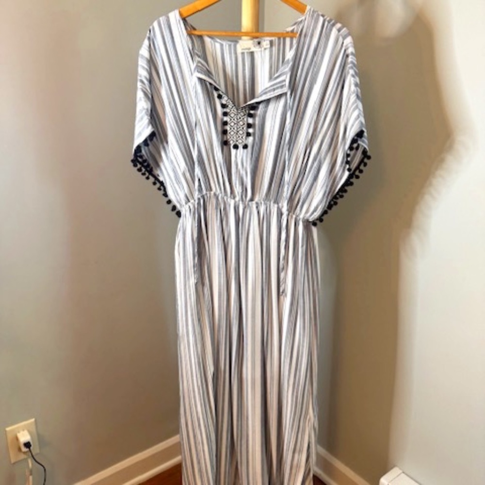 Everleigh Swimsuit coverup, never worn, Size LP